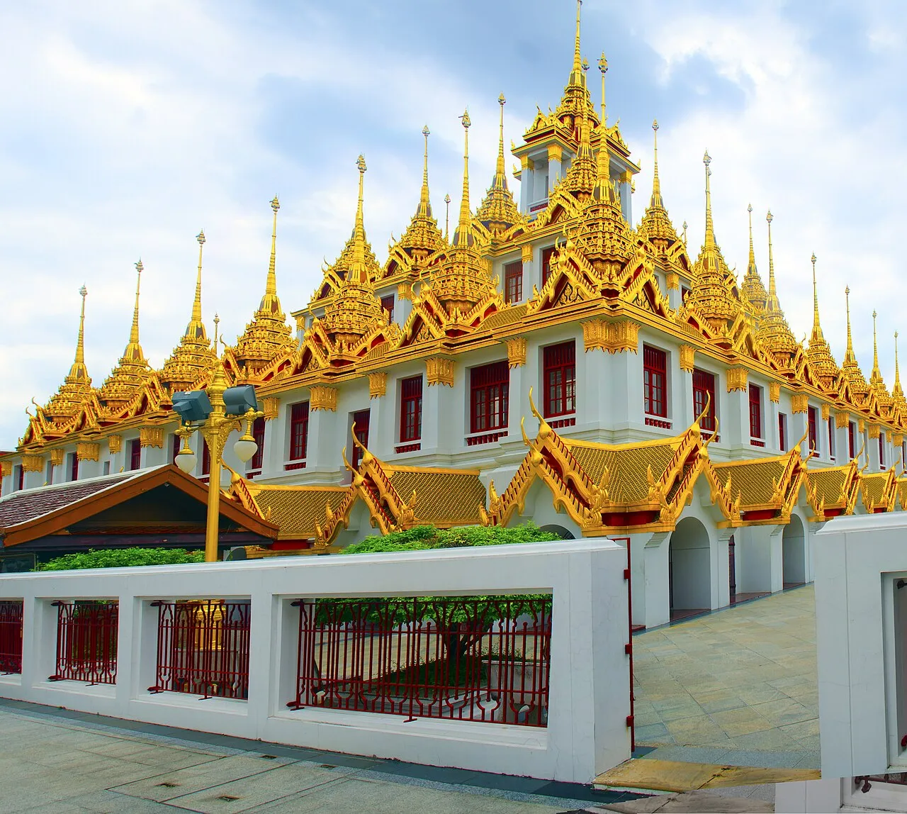 Wat Ratchanatdaram (Loha Prasat), Bangkok