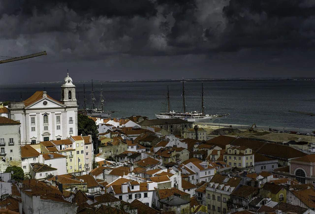 Explore Alfama, Lisbon