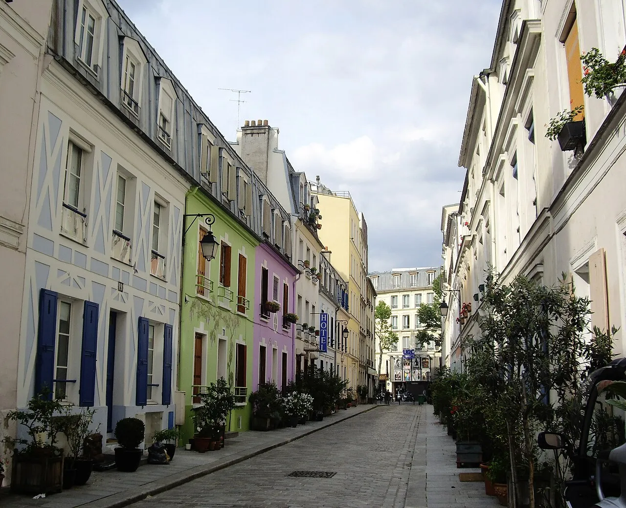Rue Crémieux, Paris