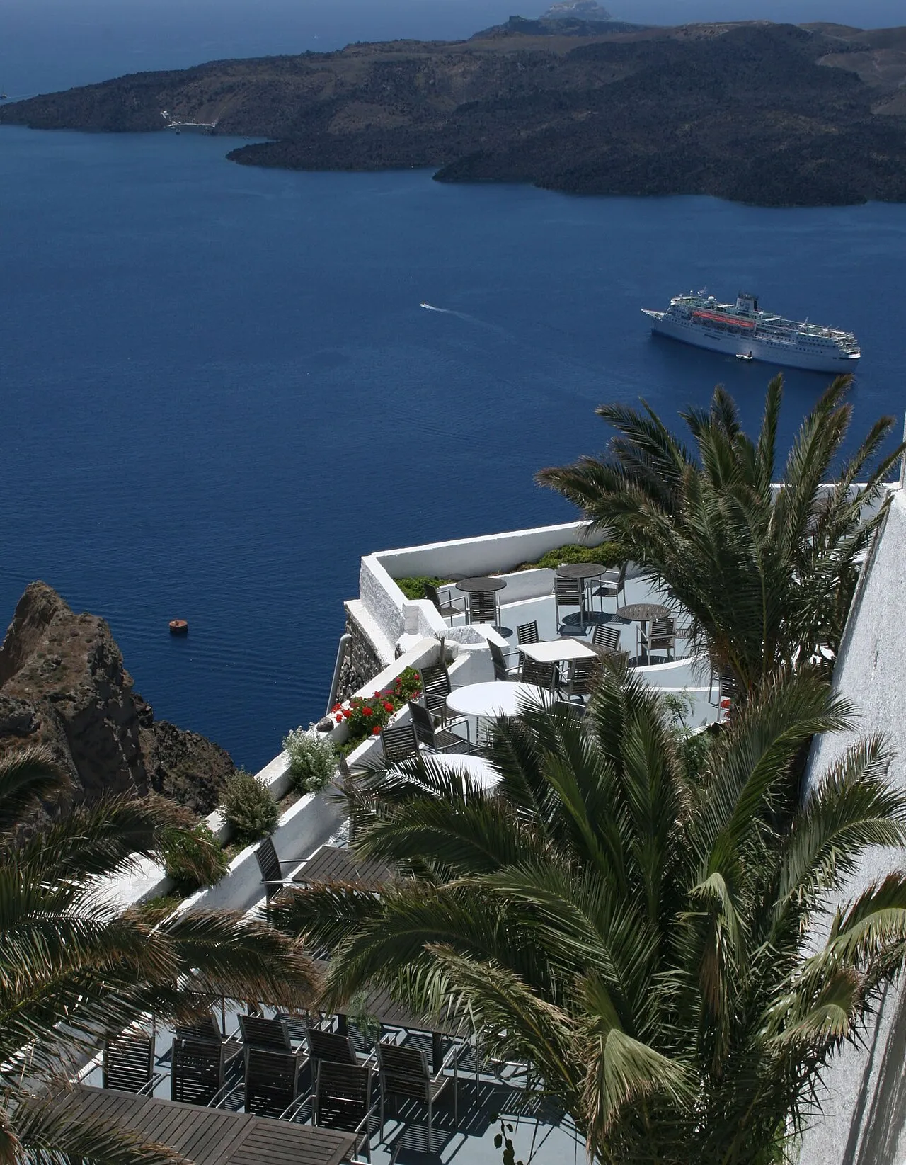 Selene, Santorini