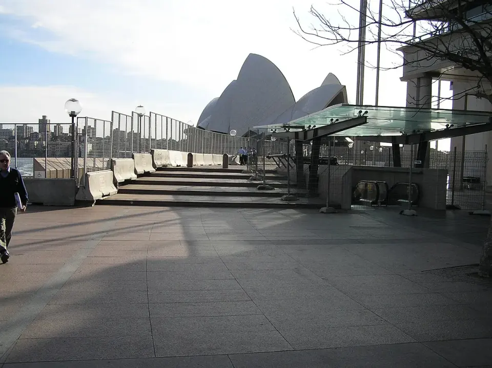 Circular Quay to Opera House Walk, Sydney