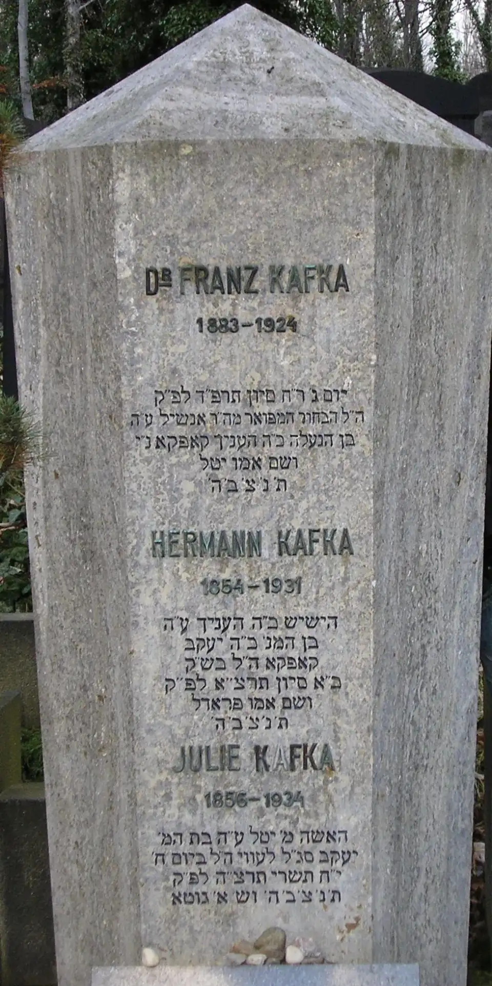 Graf van Kafka op de Nieuwe Joodse Begraafplaats, Praag